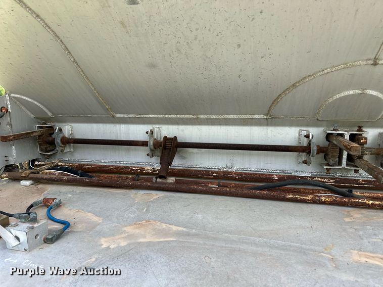 image for item EQ4658 1996 Ledwell Bulkfeed feed delivery trailer