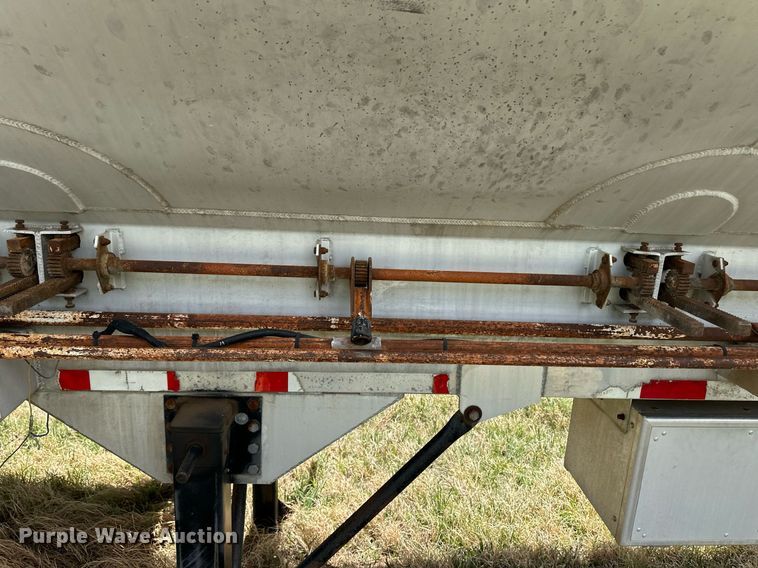 image for item EQ4658 1996 Ledwell Bulkfeed feed delivery trailer