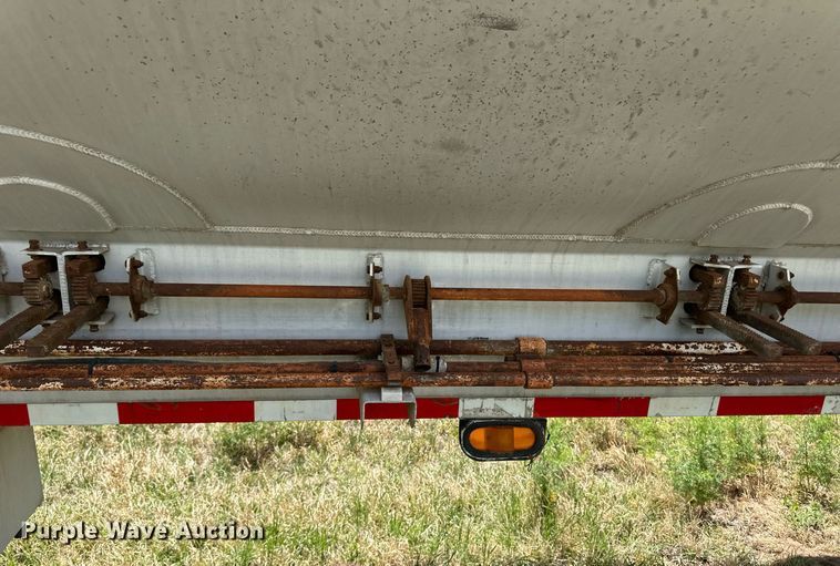 image for item EQ4658 1996 Ledwell Bulkfeed feed delivery trailer