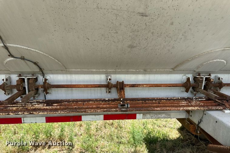 image for item EQ4658 1996 Ledwell Bulkfeed feed delivery trailer