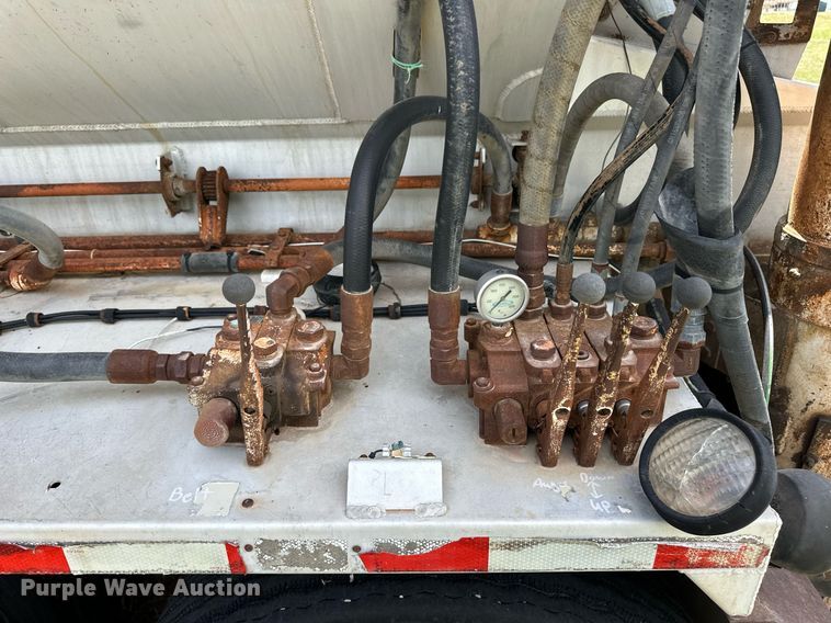 image for item EQ4658 1996 Ledwell Bulkfeed feed delivery trailer