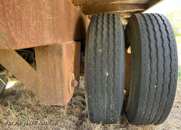 image for item EQ4658 1996 Ledwell Bulkfeed feed delivery trailer