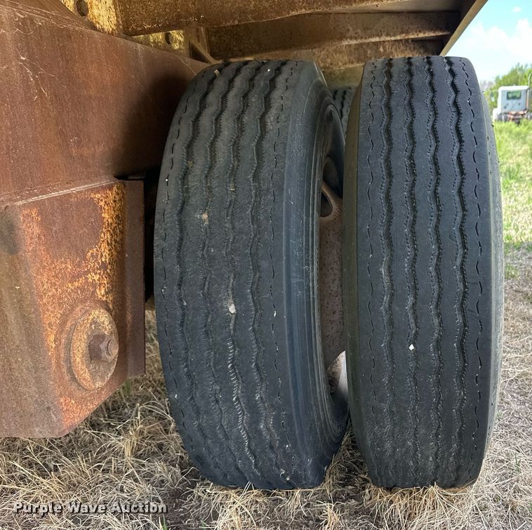 image for item EQ4658 1996 Ledwell Bulkfeed feed delivery trailer