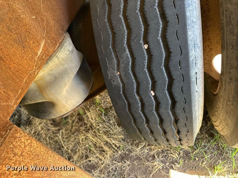 image for item EQ4658 1996 Ledwell Bulkfeed feed delivery trailer