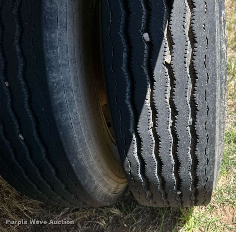 image for item EQ4658 1996 Ledwell Bulkfeed feed delivery trailer