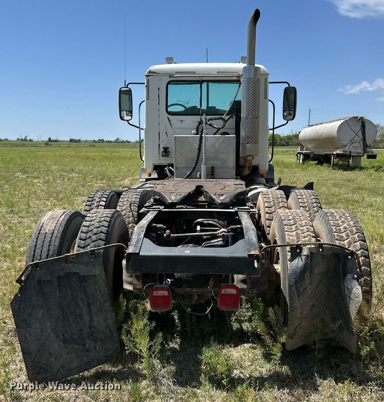 image for item EQ4659 2004 Mack CX613 semi truck