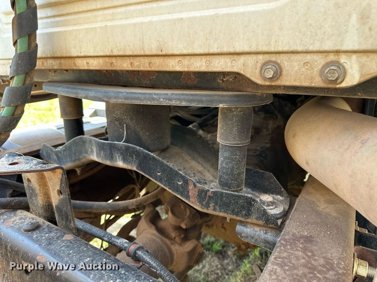 image for item EQ4659 2004 Mack CX613 semi truck