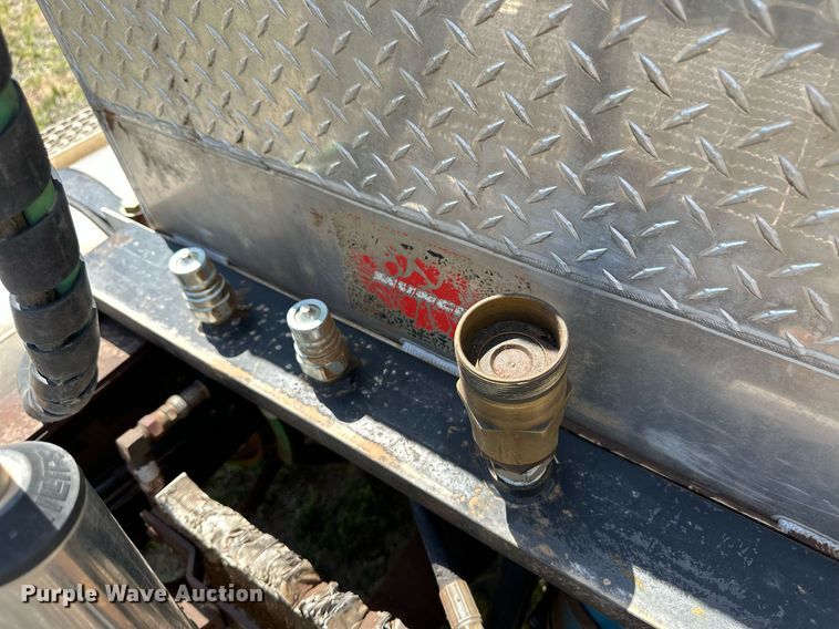 image for item EQ4659 2004 Mack CX613 semi truck