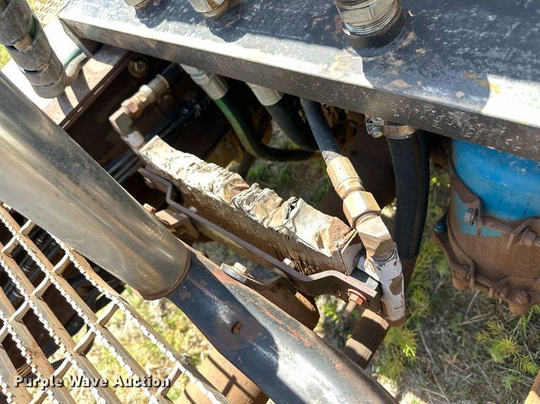 image for item EQ4659 2004 Mack CX613 semi truck