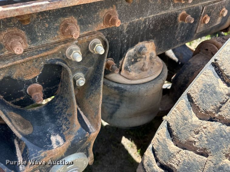 image for item EQ4659 2004 Mack CX613 semi truck