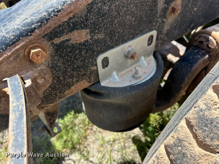 image for item EQ4659 2004 Mack CX613 semi truck