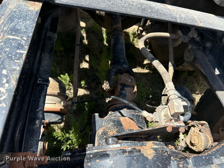 image for item EQ4659 2004 Mack CX613 semi truck