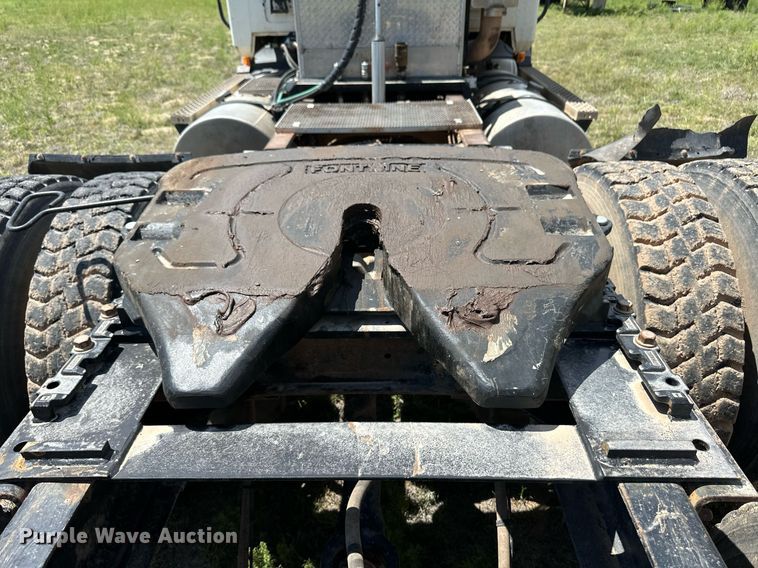 image for item EQ4659 2004 Mack CX613 semi truck