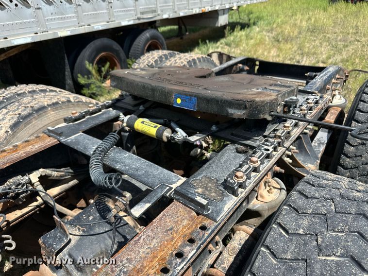 image for item EQ4659 2004 Mack CX613 semi truck