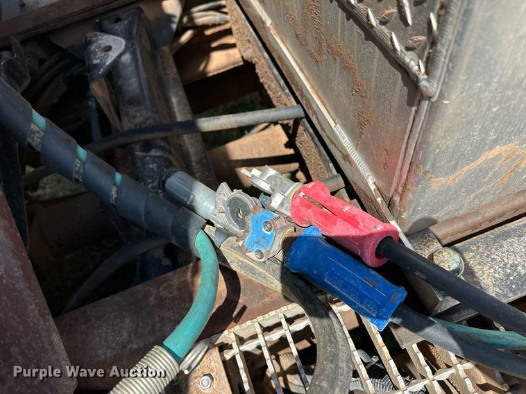 image for item EQ4659 2004 Mack CX613 semi truck