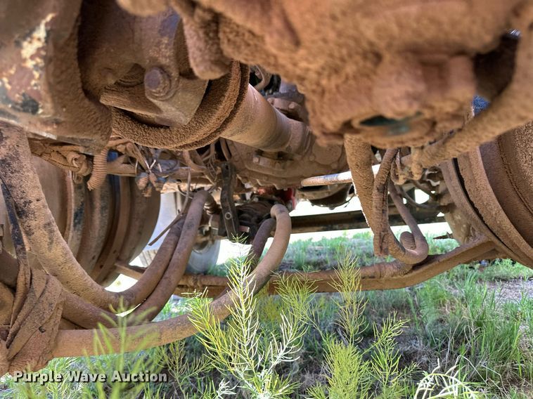 image for item EQ4659 2004 Mack CX613 semi truck