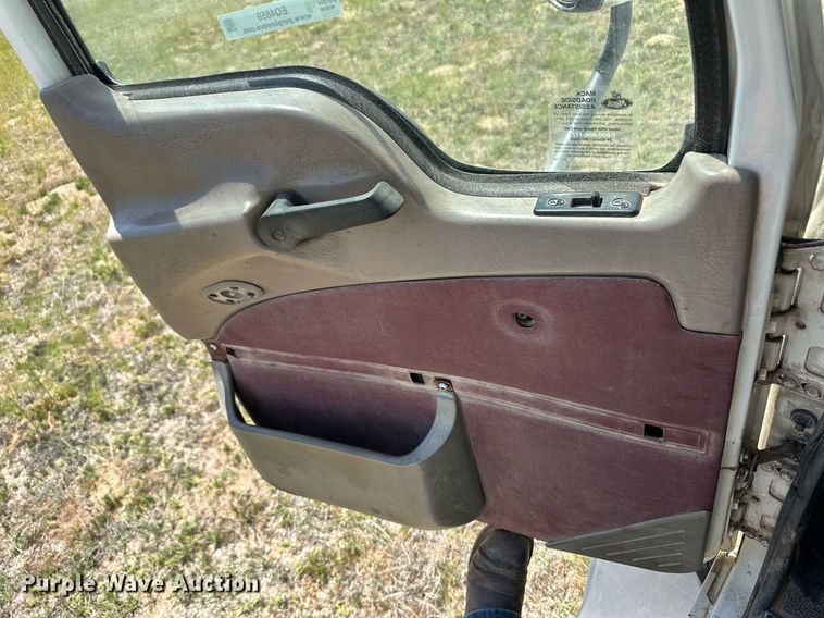 image for item EQ4659 2004 Mack CX613 semi truck