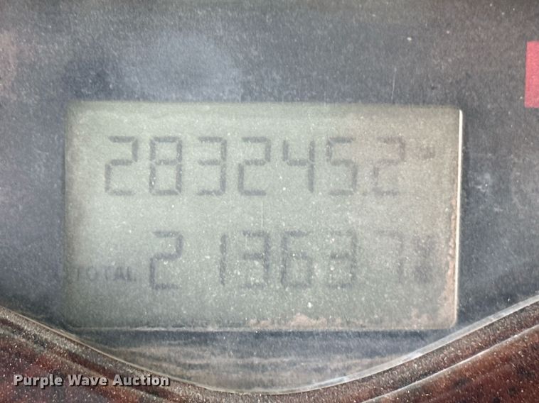 image for item EQ4659 2004 Mack CX613 semi truck