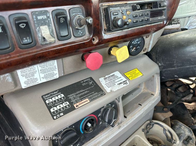 image for item EQ4659 2004 Mack CX613 semi truck