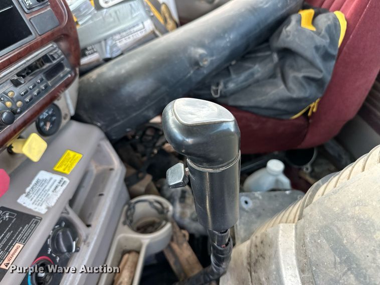 image for item EQ4659 2004 Mack CX613 semi truck