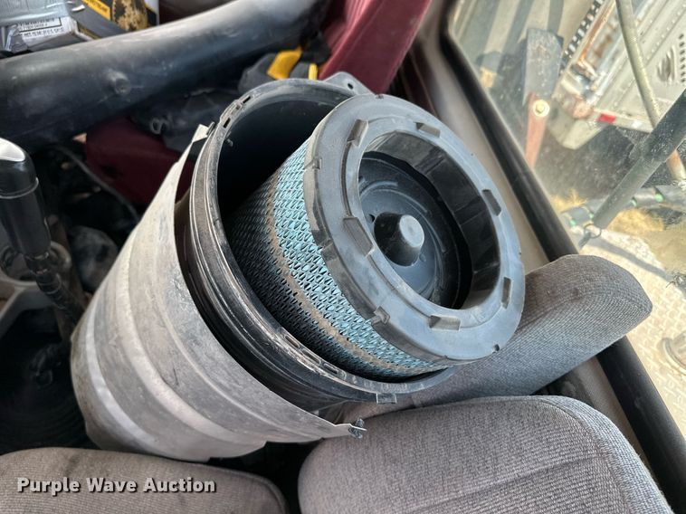 image for item EQ4659 2004 Mack CX613 semi truck