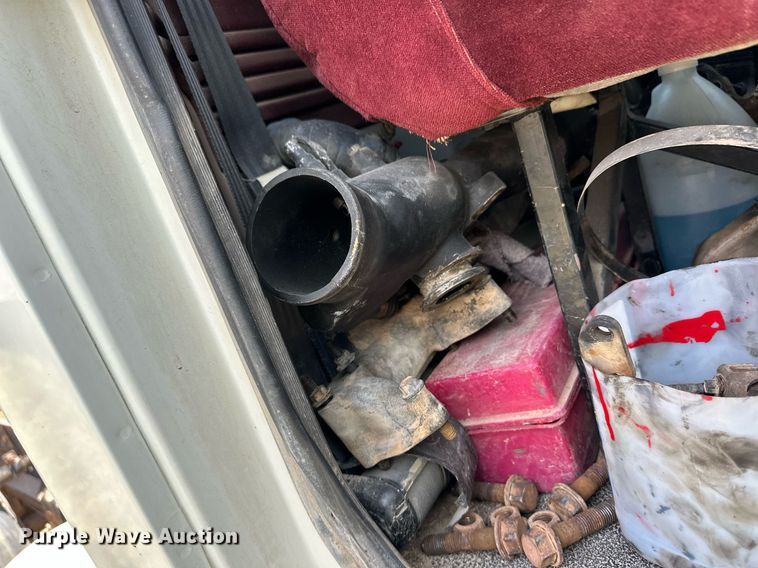 image for item EQ4659 2004 Mack CX613 semi truck