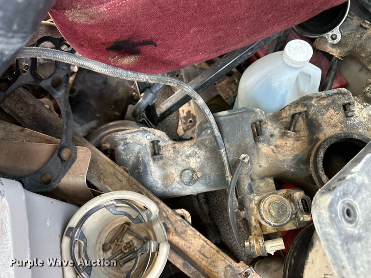 image for item EQ4659 2004 Mack CX613 semi truck