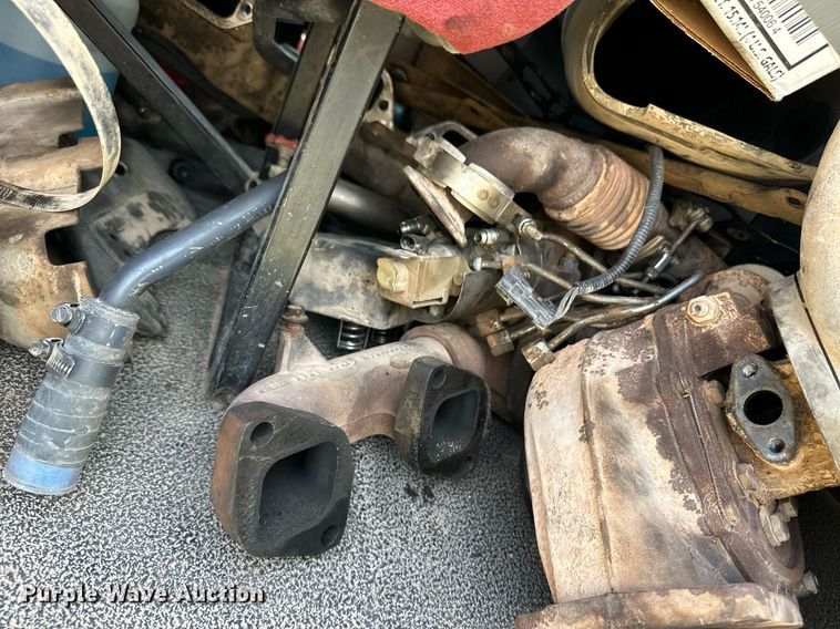 image for item EQ4659 2004 Mack CX613 semi truck