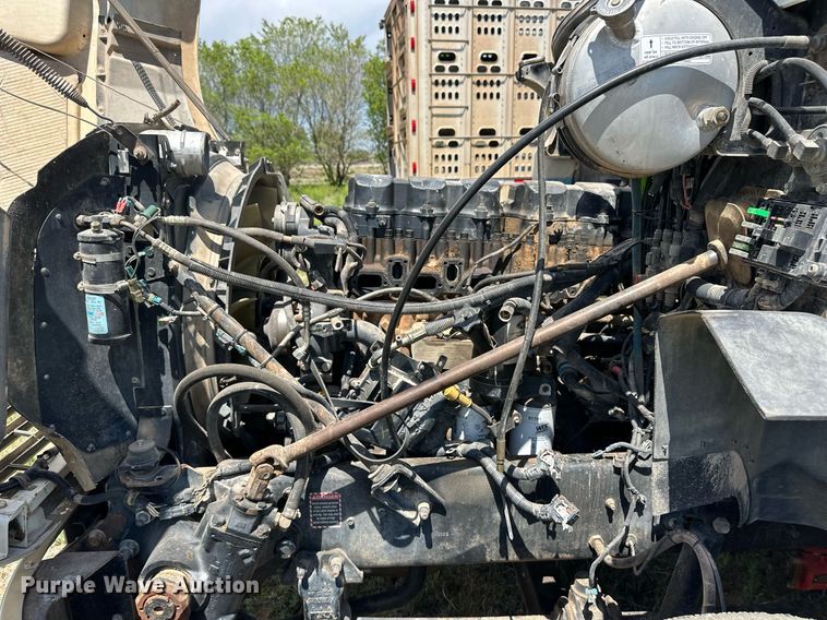 image for item EQ4659 2004 Mack CX613 semi truck