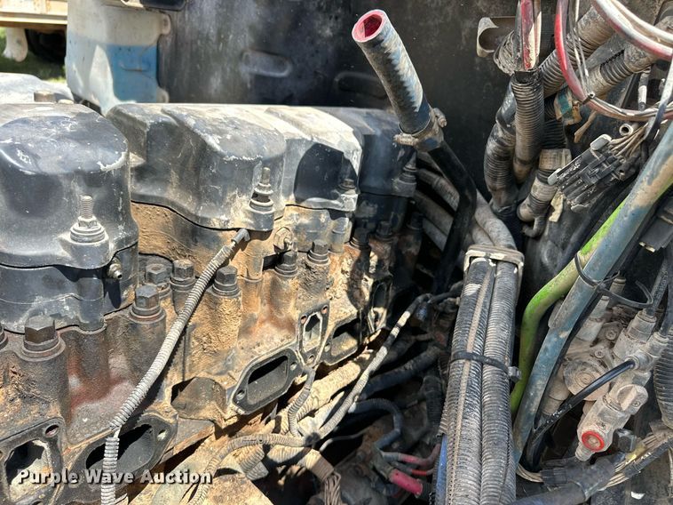 image for item EQ4659 2004 Mack CX613 semi truck