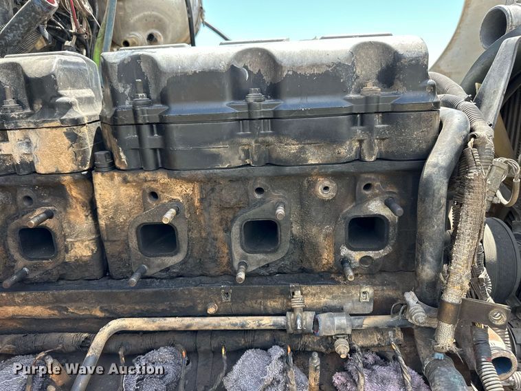 image for item EQ4659 2004 Mack CX613 semi truck