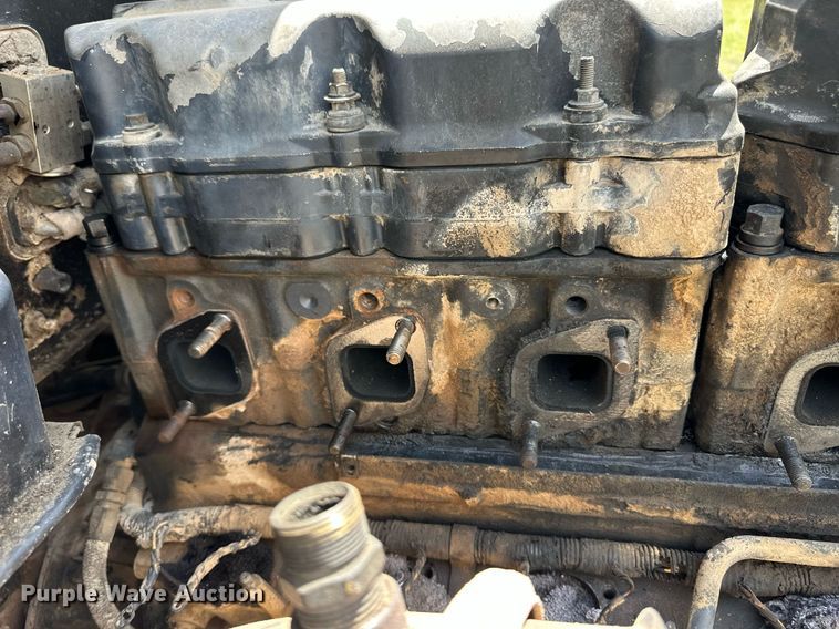 image for item EQ4659 2004 Mack CX613 semi truck