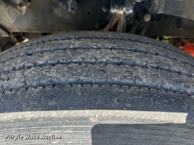 image for item EQ4659 2004 Mack CX613 semi truck