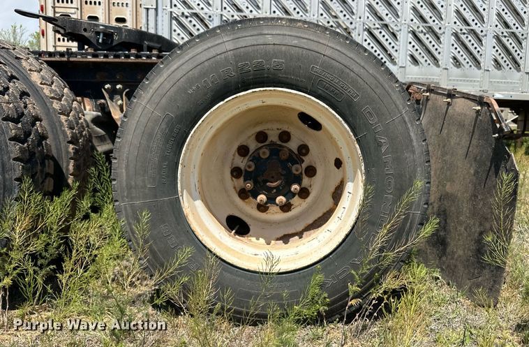 image for item EQ4659 2004 Mack CX613 semi truck