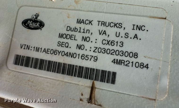 image for item EQ4659 2004 Mack CX613 semi truck
