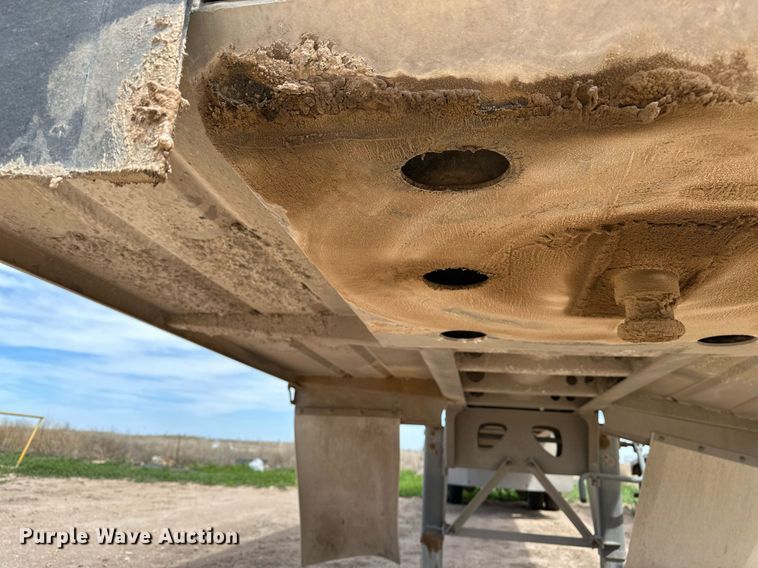 image for item EQ4685 2021 Hensley ATLW-40-35-8 feed delivery trailer