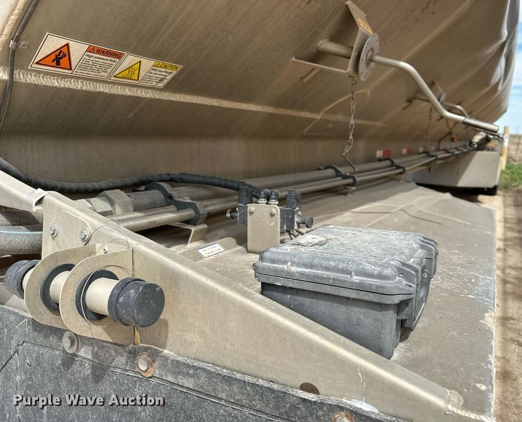 image for item EQ4685 2021 Hensley ATLW-40-35-8 feed delivery trailer