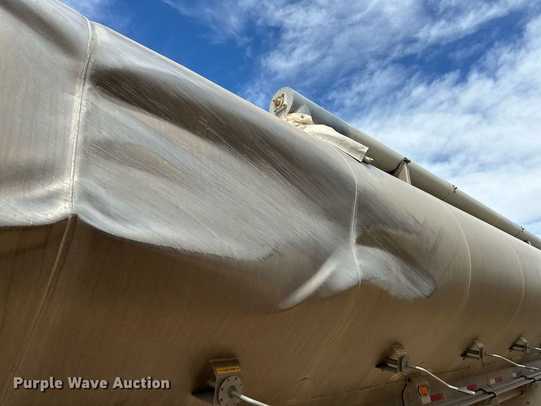 image for item EQ4685 2021 Hensley ATLW-40-35-8 feed delivery trailer