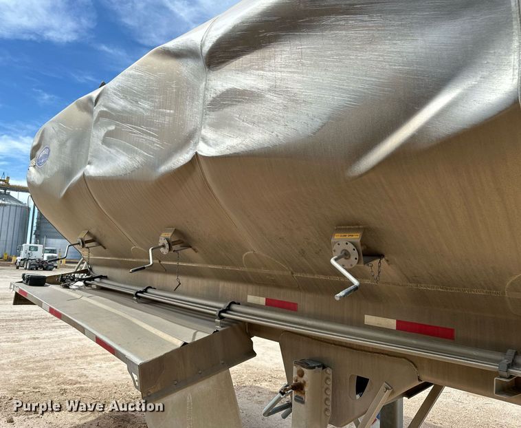 image for item EQ4685 2021 Hensley ATLW-40-35-8 feed delivery trailer