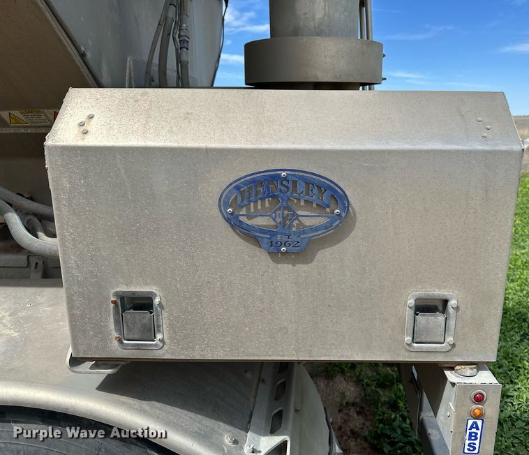 image for item EQ4685 2021 Hensley ATLW-40-35-8 feed delivery trailer