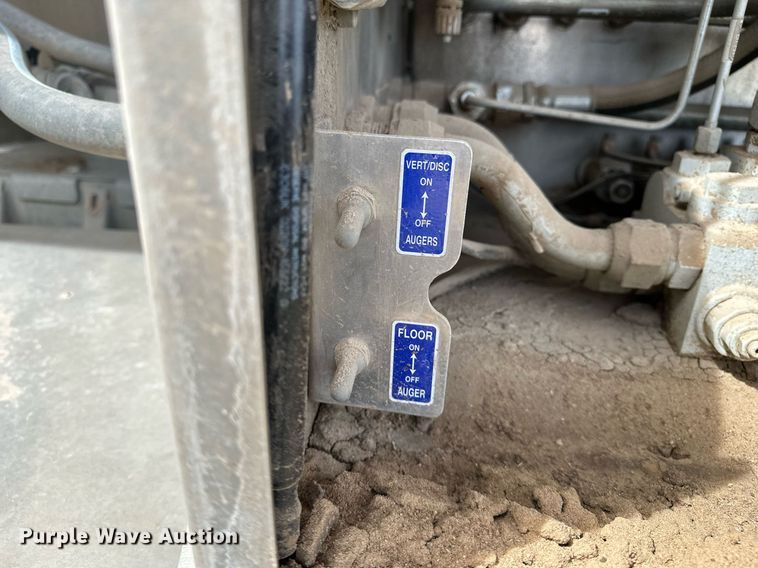 image for item EQ4685 2021 Hensley ATLW-40-35-8 feed delivery trailer