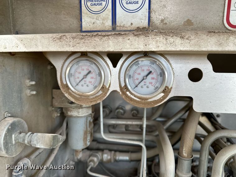 image for item EQ4685 2021 Hensley ATLW-40-35-8 feed delivery trailer