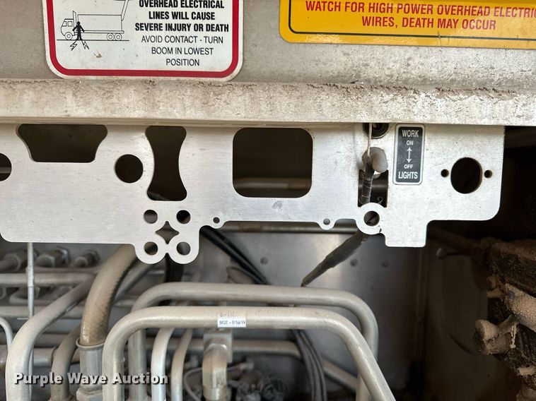 image for item EQ4685 2021 Hensley ATLW-40-35-8 feed delivery trailer