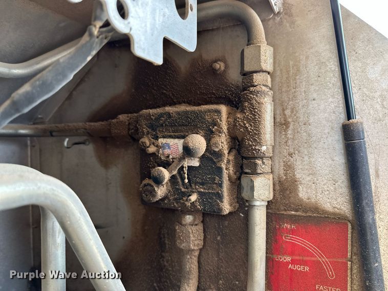 image for item EQ4685 2021 Hensley ATLW-40-35-8 feed delivery trailer