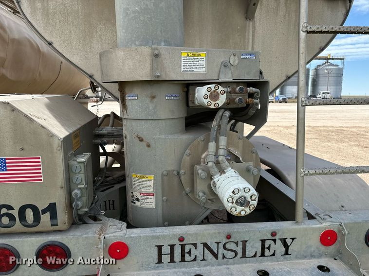 image for item EQ4685 2021 Hensley ATLW-40-35-8 feed delivery trailer
