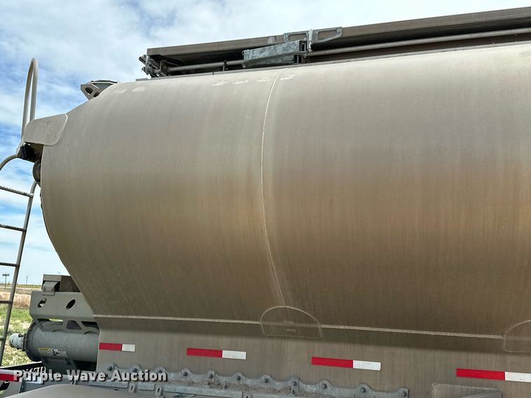 image for item EQ4685 2021 Hensley ATLW-40-35-8 feed delivery trailer