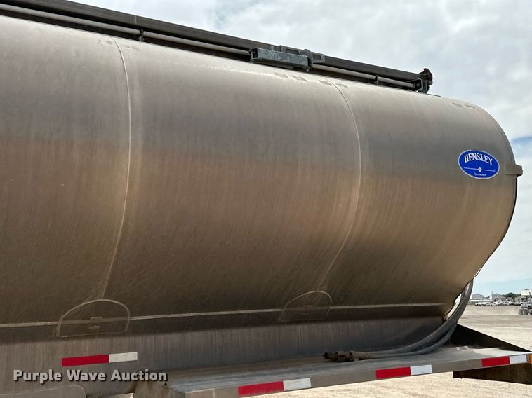 image for item EQ4685 2021 Hensley ATLW-40-35-8 feed delivery trailer