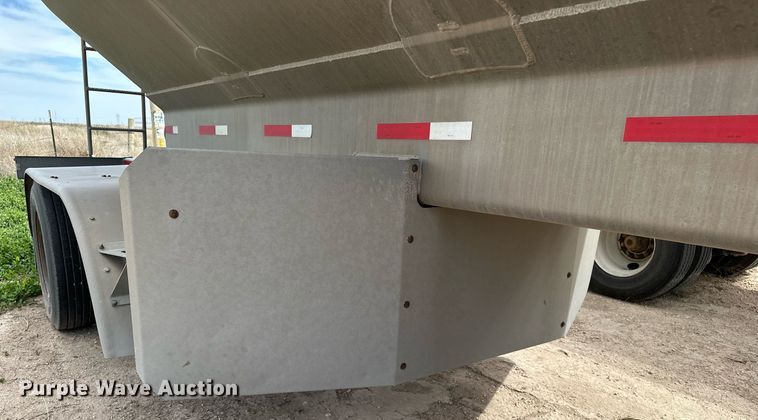 image for item EQ4685 2021 Hensley ATLW-40-35-8 feed delivery trailer
