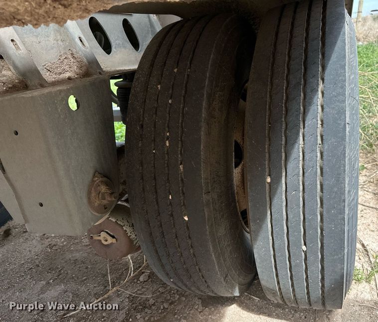 image for item EQ4685 2021 Hensley ATLW-40-35-8 feed delivery trailer