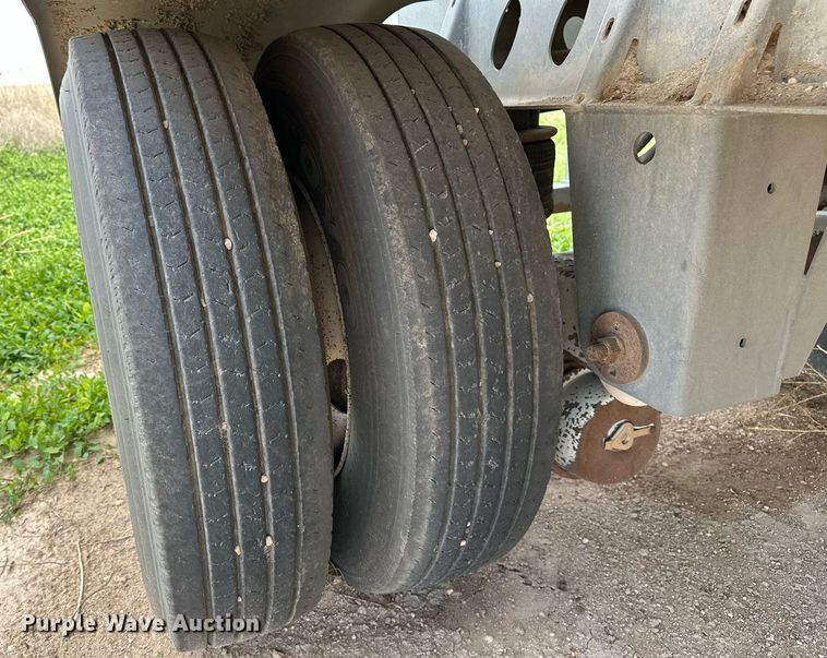 image for item EQ4685 2021 Hensley ATLW-40-35-8 feed delivery trailer